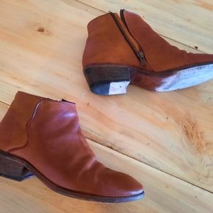 Frye Carson Piping Bootie Size 9, Cognac